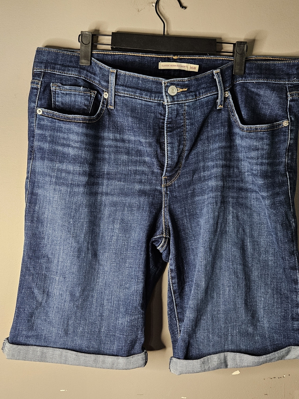 Levi's Classic Bermuda Women's Blue Denim Cuffed Shorts 16W Mid Rise